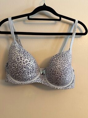Victoria's Secret Light Gray Leopard Print T-Shirt Bra